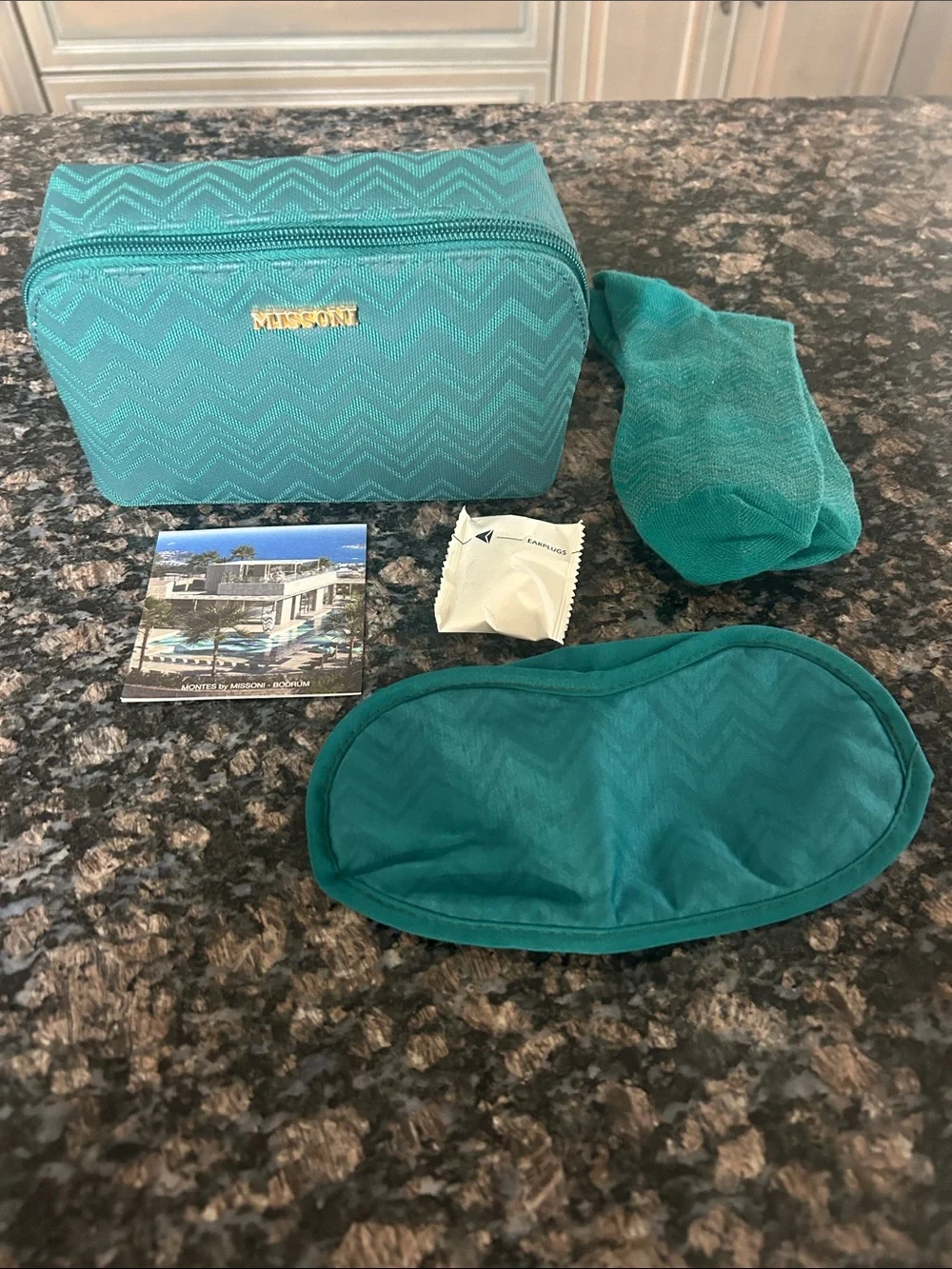 MISSONI FOR DELTA TEAL CHEVRON TOILETRY POUCH WITH ACCESSORIES NWT
